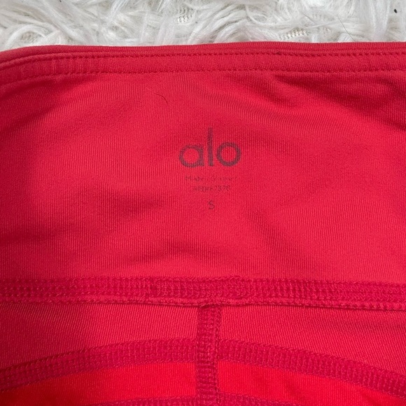 Alo Yoga Women’s Continuity Capri Leggings Size Small - Pink - Picture 3 of 6